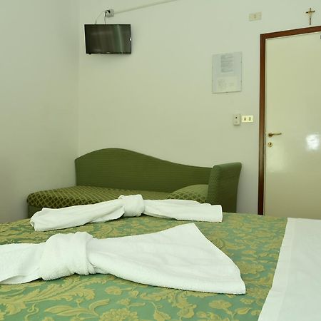 רימיני Albergo Leonarda מראה חיצוני תמונה